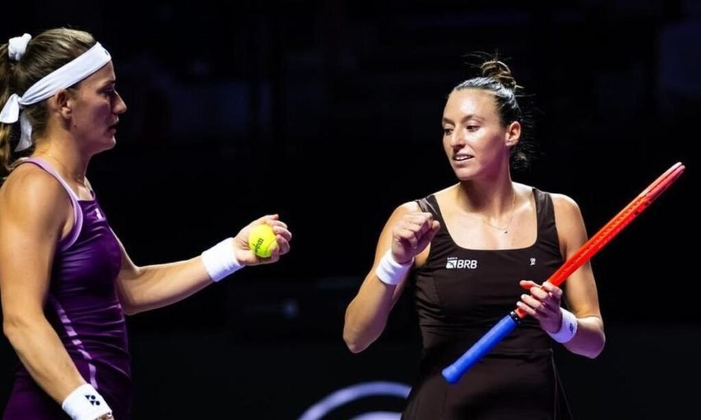 Stefani e Babos perdem na decisão e ficam com o vice no WTA Finals