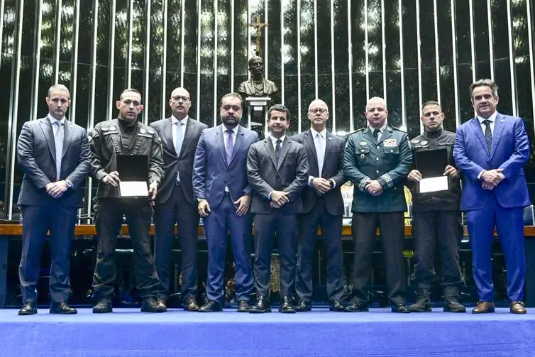 Congresso homenageia policiais mortos durante a Operação Contenção