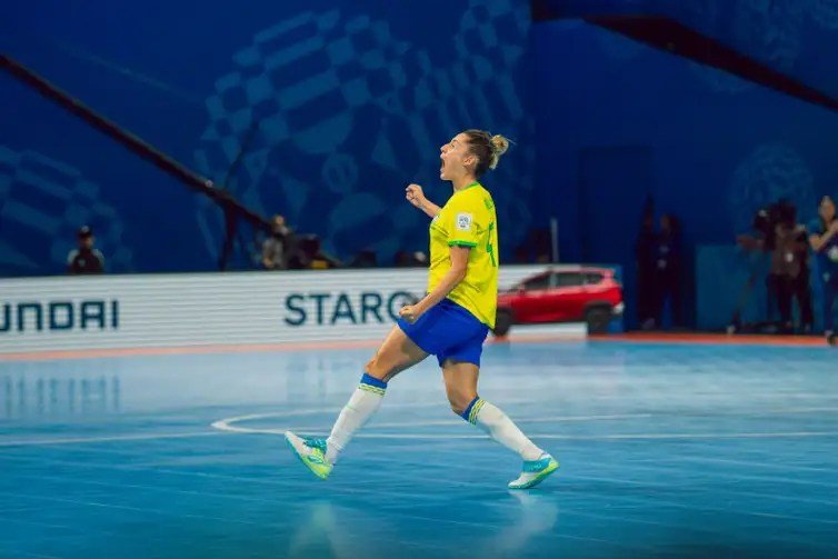 Brasil goleia Irã na estreia da Copa do Mundo de futsal feminino