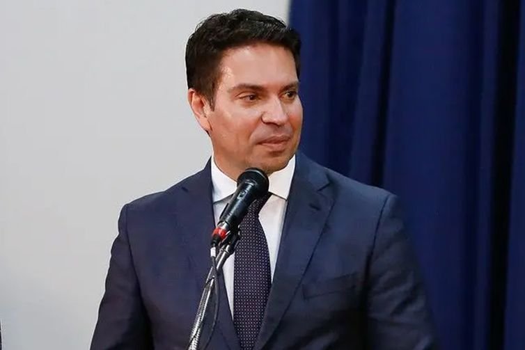 Com fuga de Ramagem, Motta proíbe deputados de votarem do exterior