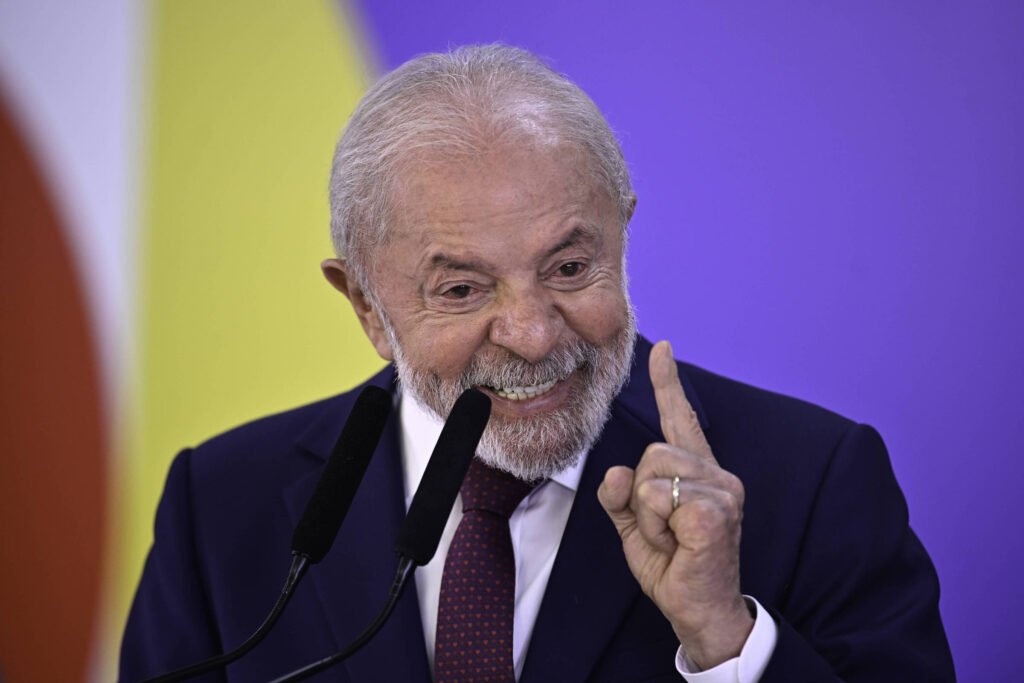 Arsenal de Lula para 2026 tem R$ 80 bi fora da meta - 21/12/2025 - Economia