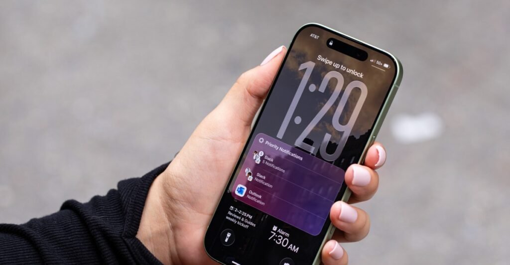 iOS 26.2 chegou com atualizações de Liquid Glass, AirDrop e Apple Music