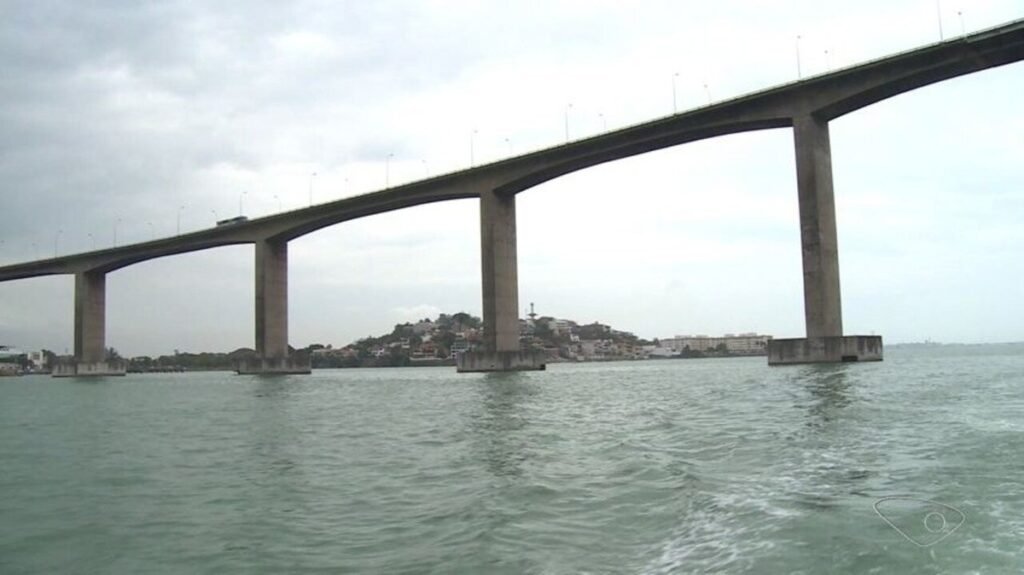 Com rachaduras e ferragens à mostra, pontes de Vitória são vistoriadas pelo Conselho Regional de Engenharia