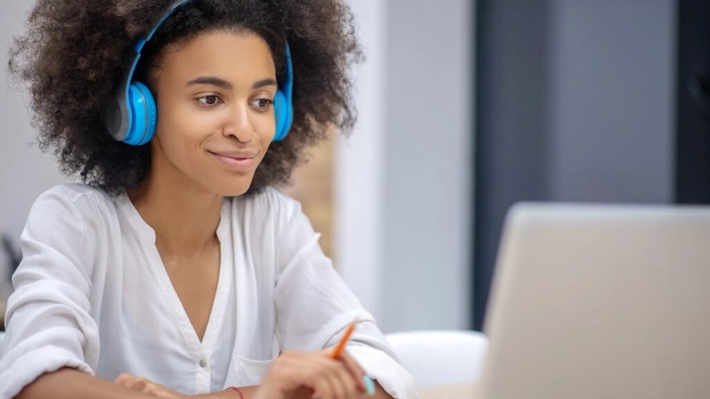 Uso de fones de ouvido deve ser moderado para evitar danos à audição