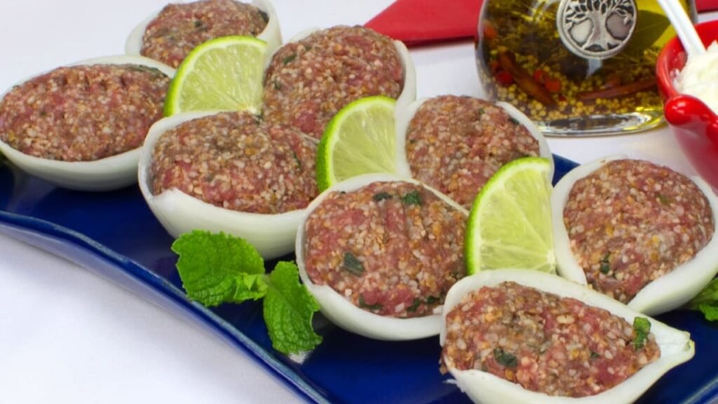 Receia de quibe cru com cebola e limão simples