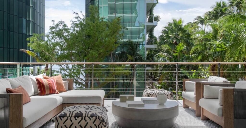 Apartamento em Miami tem duas varandas e estilo contemporâneo cozy
