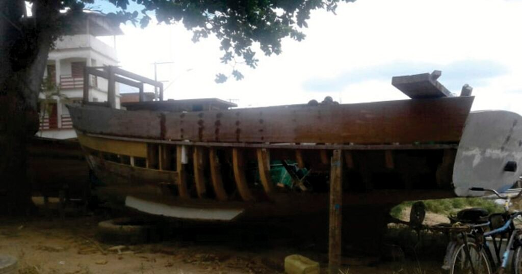 G1 - Novos barcos reformados com o apoio da Fibria em Aracruz