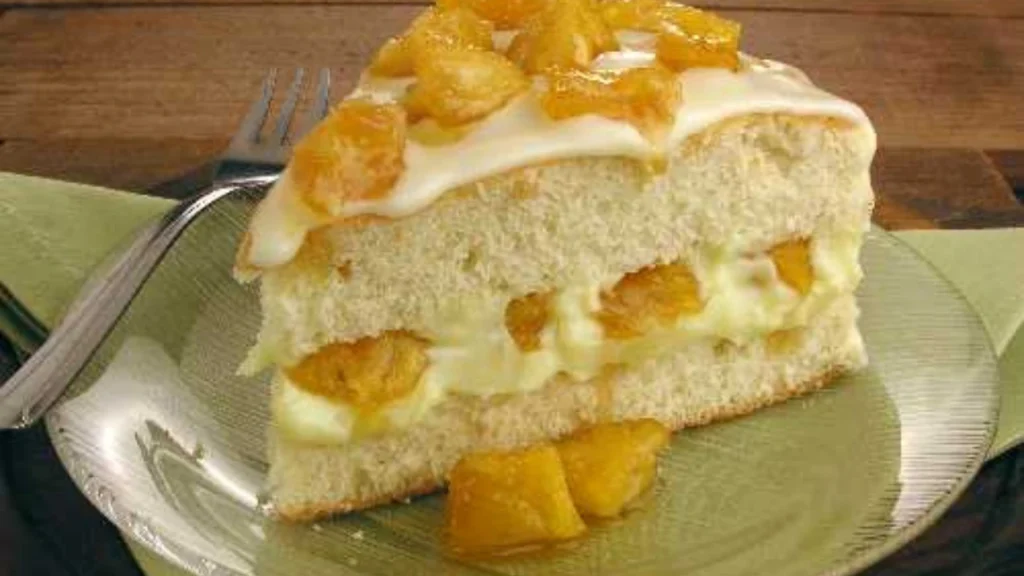 Bolo de abacaxi caramelado: aposte na sobremesa cremosa