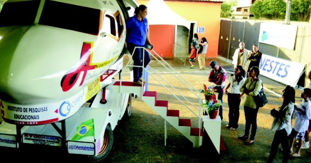 G1 - Simulador de voo é atração no Parque de Exposições de Cachoeiro