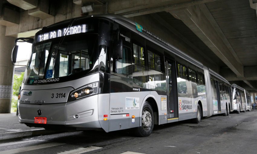 Motoristas encerram greve de ônibus em SP após reunião com Nunes e empresas