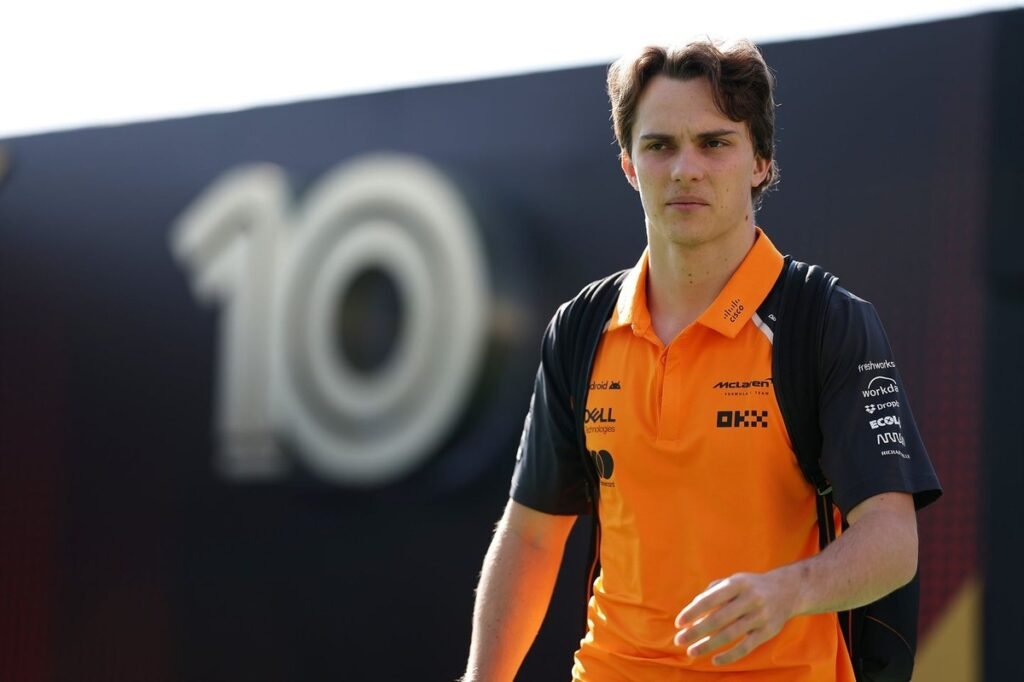 Villeneuve diz que Piastri deve estar "péssimo" e avalia McLaren