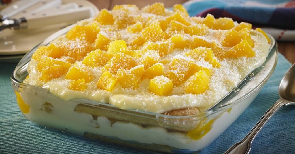 Pavê de pêssego cremoso e refrescante: veja a receita dessa sobremesa perfeita