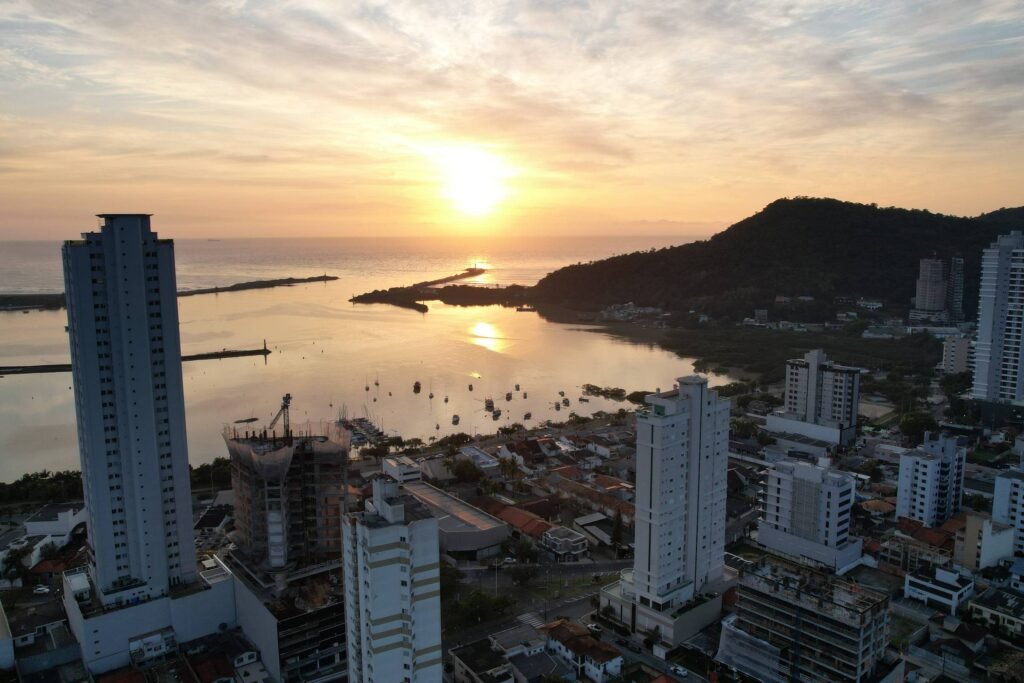 Apartamentos de luxo de 45 m² viraram ouro em Itajaí - 31/01/2026 - Economia