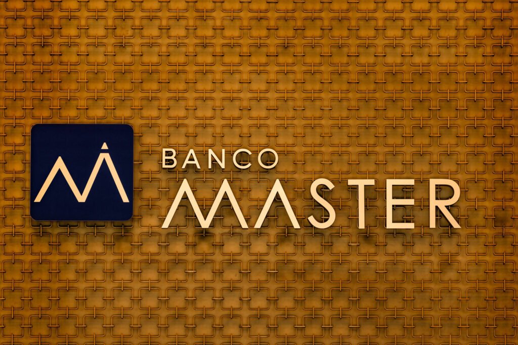 Vorcaro tem exército de 5 escritórios de advocacia e ex-BC - 11/01/2026 - Economia