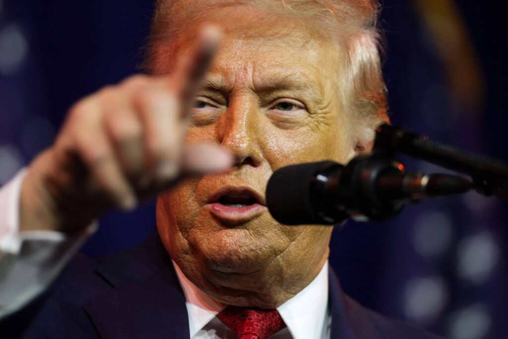 Trump: Venezuela entregará barris de petróleo aos EUA - 06/01/2026 - Economia