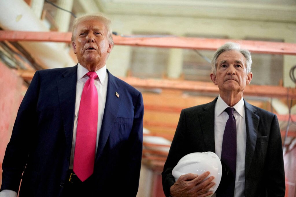 Trump rebate Powell sobre processo criminal por reforma - 12/01/2026 - Economia