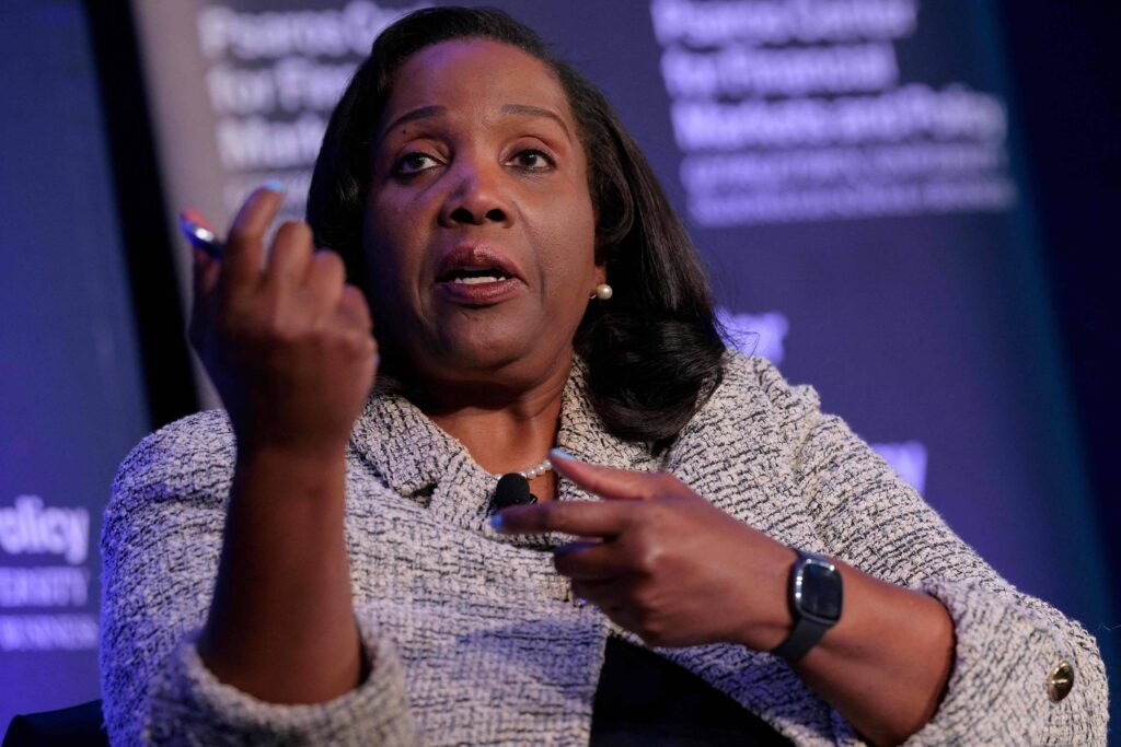 Caso Cook pode ensinar Trump a derrubar diretores do Fed - 19/01/2026 - Economia