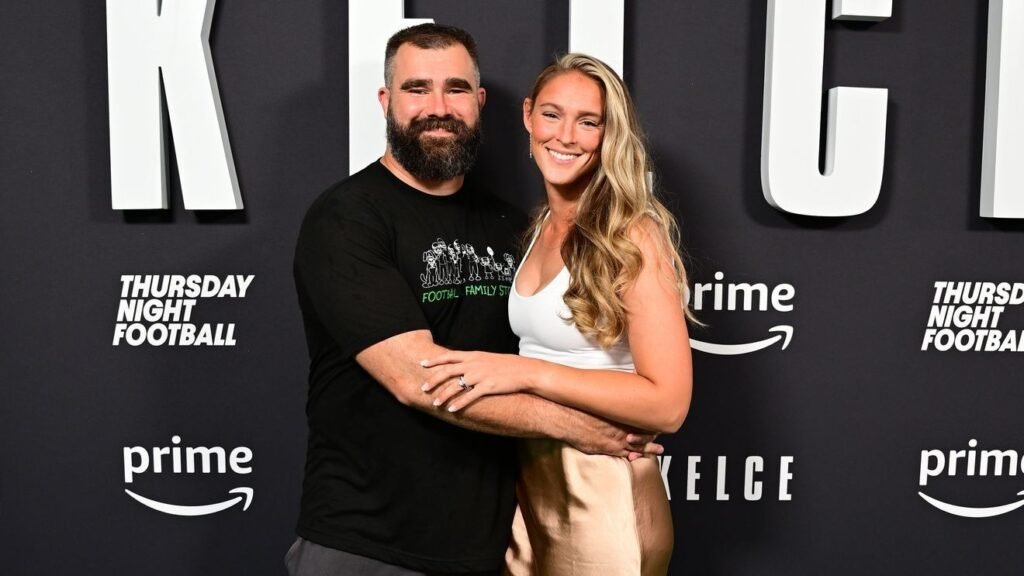 Kylie Kelce revela se ela ou Jason Kelce disseram 'Eu te amo' primeiro