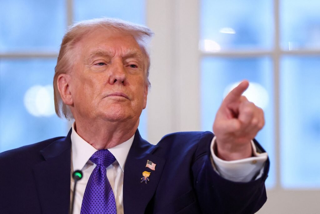 Trump anuncia tarifa de 25% aos países que fizerem negócios com o Irã