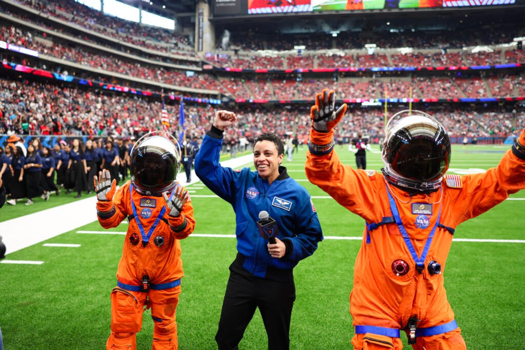 NASA comemora Artemis II durante o Houston Texans Space City Day