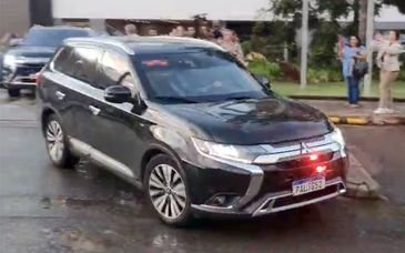 Bolsonaro recebe alta hospitalar e volta a cumprir pena na PF