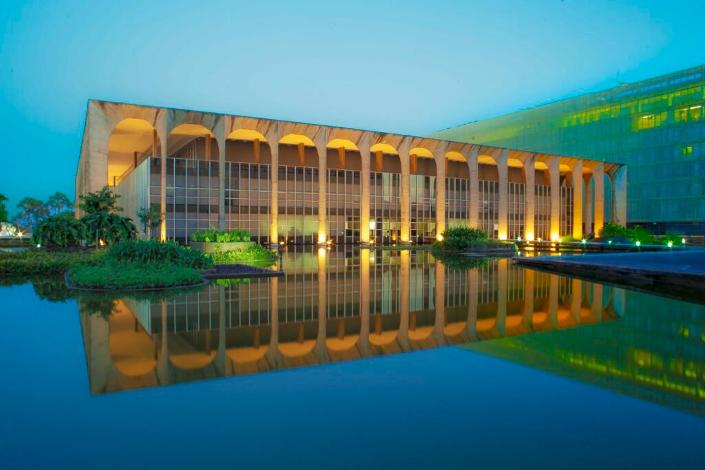 Itamaraty publica edital de concurso para diplomata com 60 vagas e salário inicial de R$ 22,5 mil