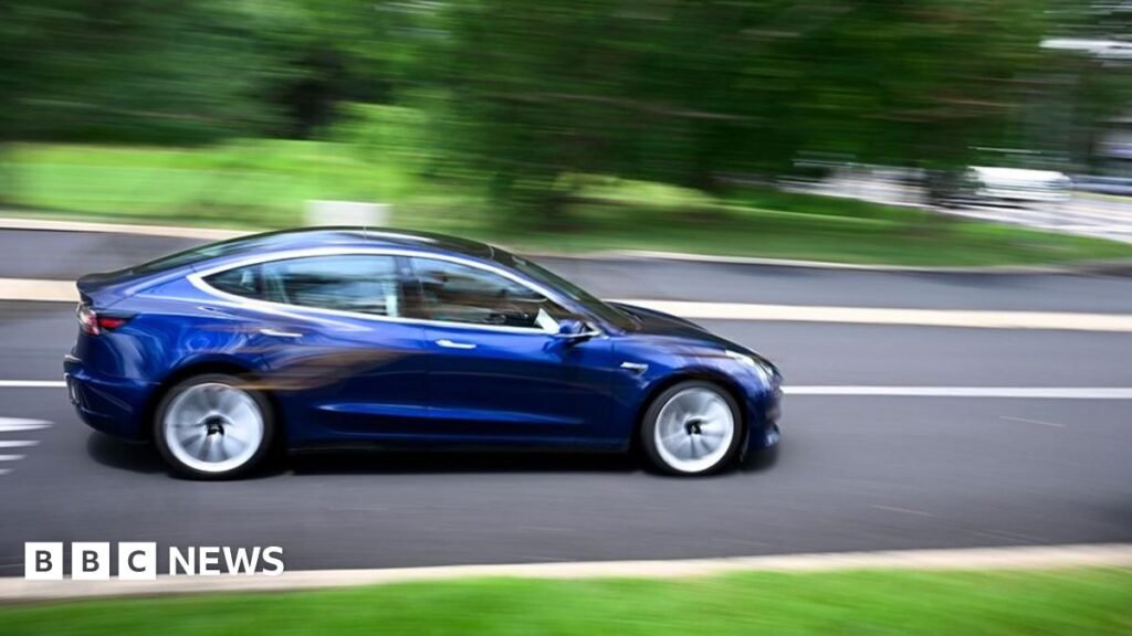 Tesla de Elon Musk multado por repetidamente não ajudar a polícia do Reino Unido em infrações de direção