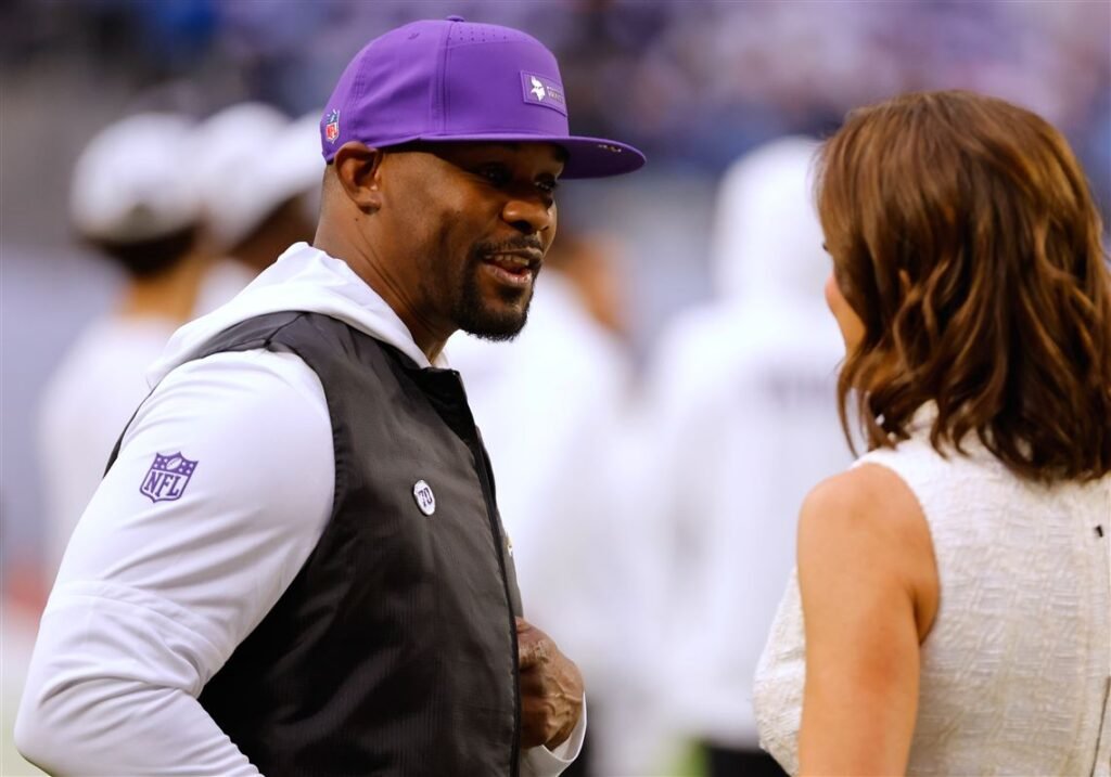 Steelers e Ravens acabaram de lutar pela AFC North. Eles agora estão competindo pelo próximo treinador?