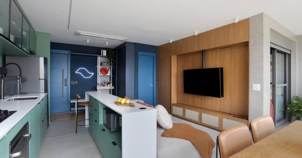 Apê descolado e psicodélico tem mais de 30 cores na paleta