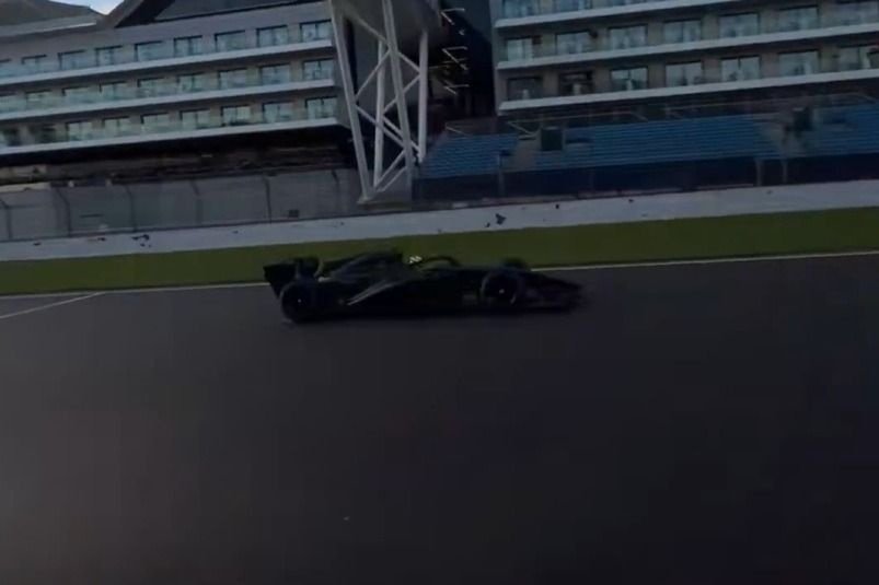 Cadillac testa com carro 'próprio' em Silverstone