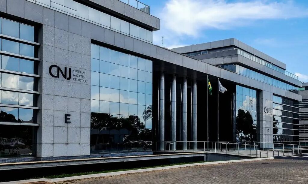 TJ de MT paga R$ 28,4 mi em valores extras a magistrados e é alvo de denúncia no CNJ