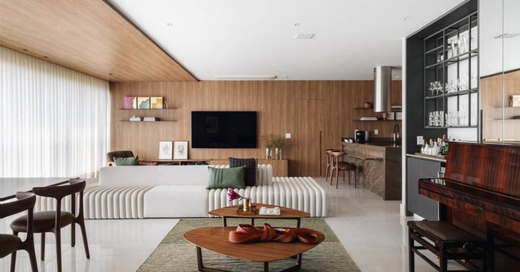 Elegante e autêntico: apê em Brasília é repleto de peças de design nacional