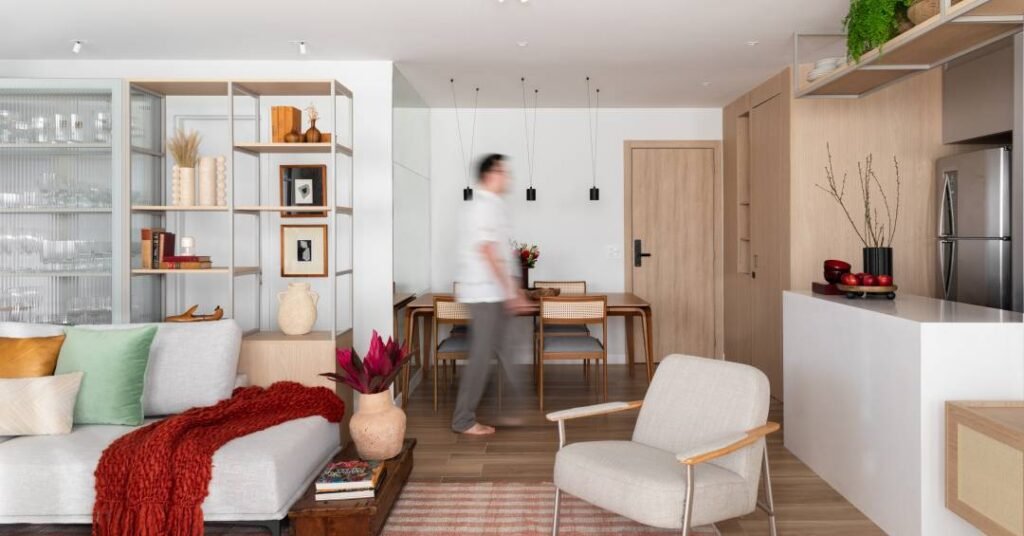 Japandi: apê de 82 m² no Rio mistura referências orientais e brasileiras