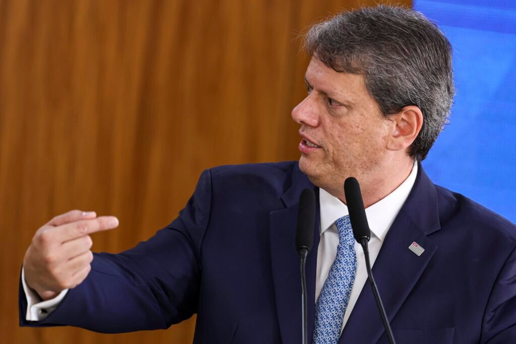 Tarcísio, sobre cobrança por apoio mais enfático a Flávio: Querem mais que isso?