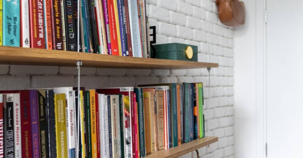 9 estantes criativas para expor seus livros!