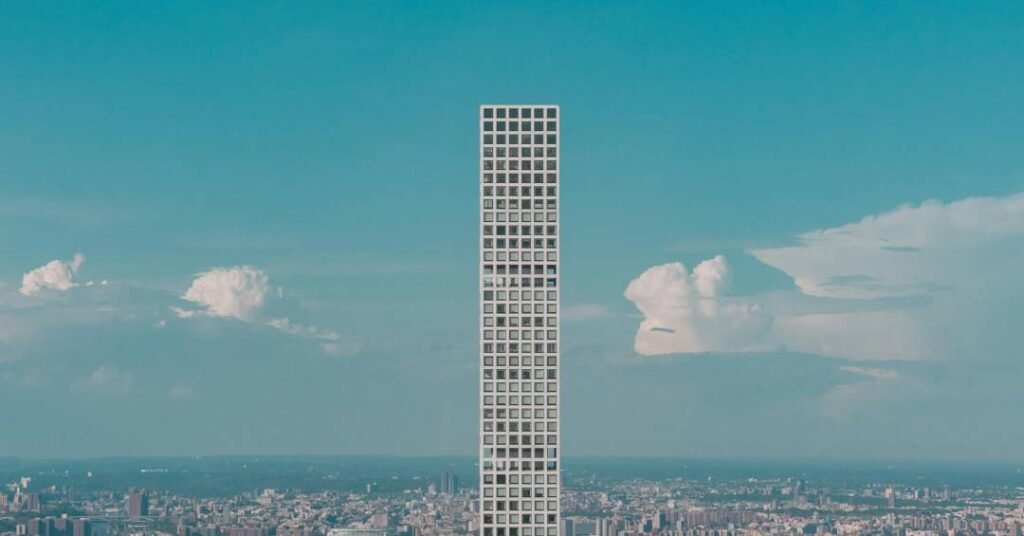 O prédio luxuoso caindo em Manhattan e o dilema dos arranha-céus