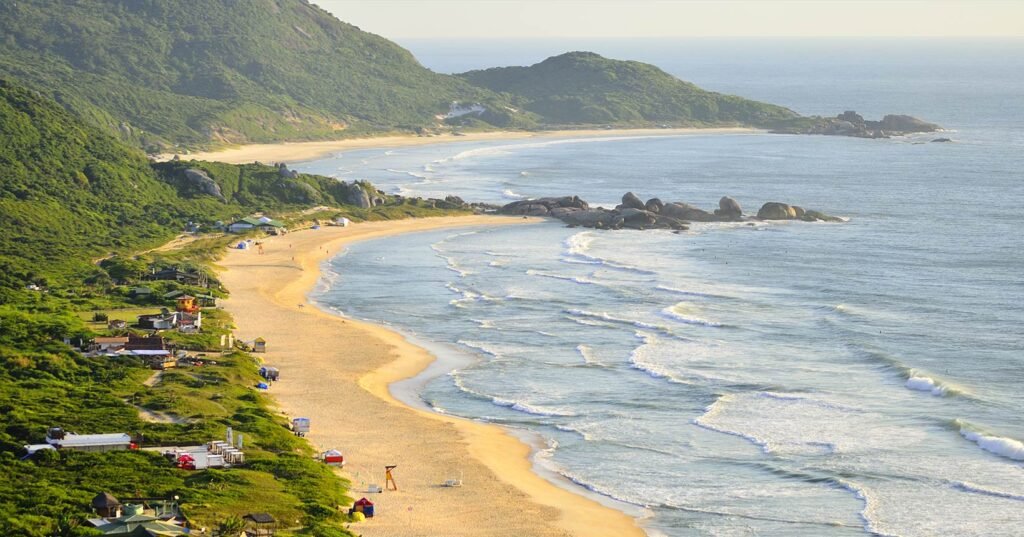 Verão em Santa Catarina! Passagens aéreas para Florianópolis ou Navegantes a partir de R$ 274 ida e volta!