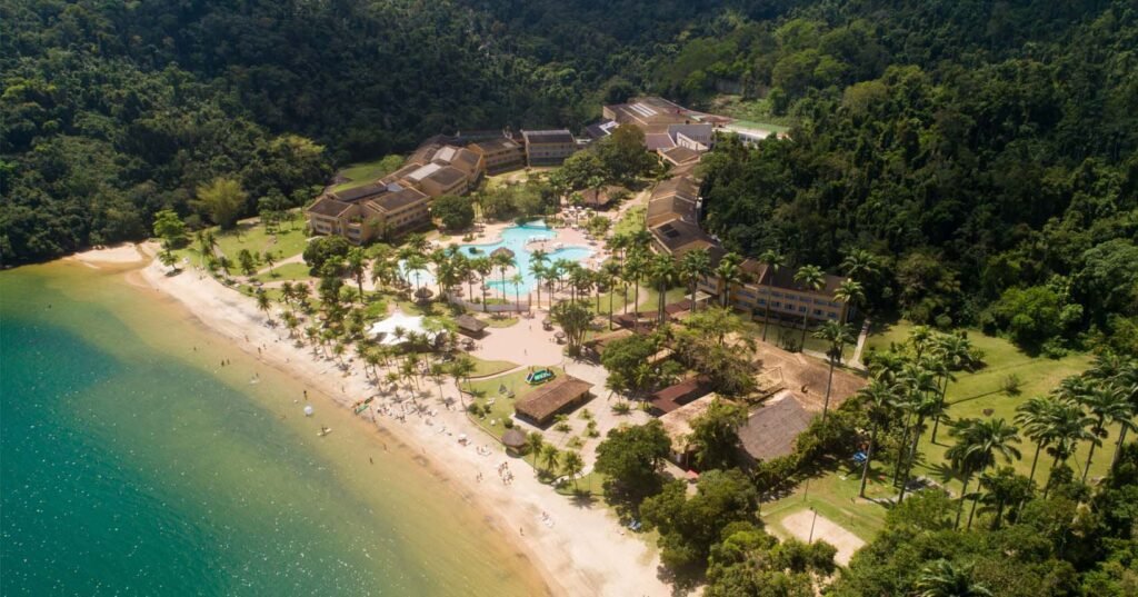 Resorts em Angra dos Reis incríveis para curtir luxo, natureza e praias deslumbrantes