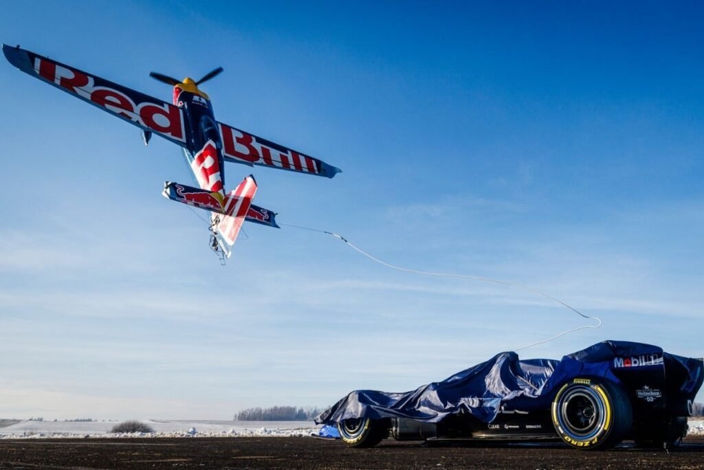 F1:Acrobacia para revelar carro da Red Bull quase causou acidente