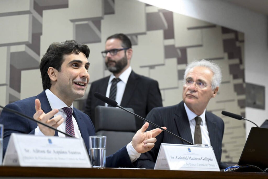 Senador quer chamar Galípolo para explicar Master - 02/02/2026 - Economia