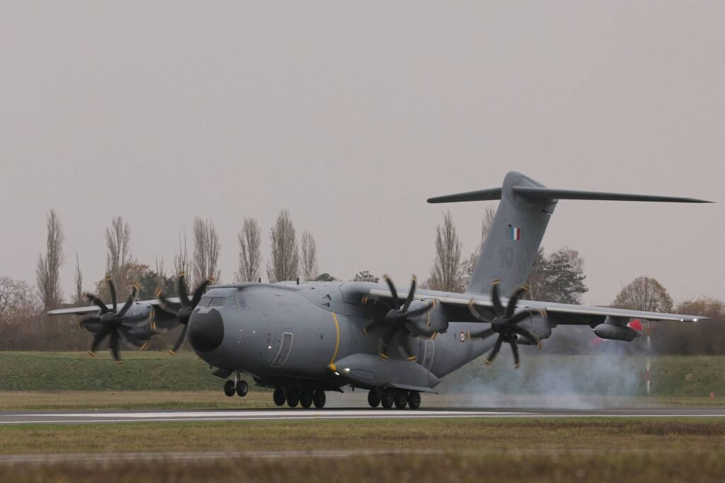 Airbus promete versão do A400M para transportar 50 drones - 04/02/2026 - Economia