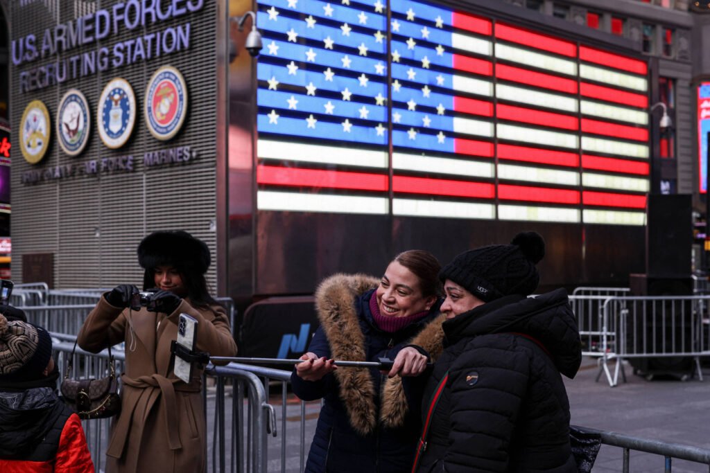 Trump prejudica viagens internacionais aos EUA - 07/02/2026 - Economia