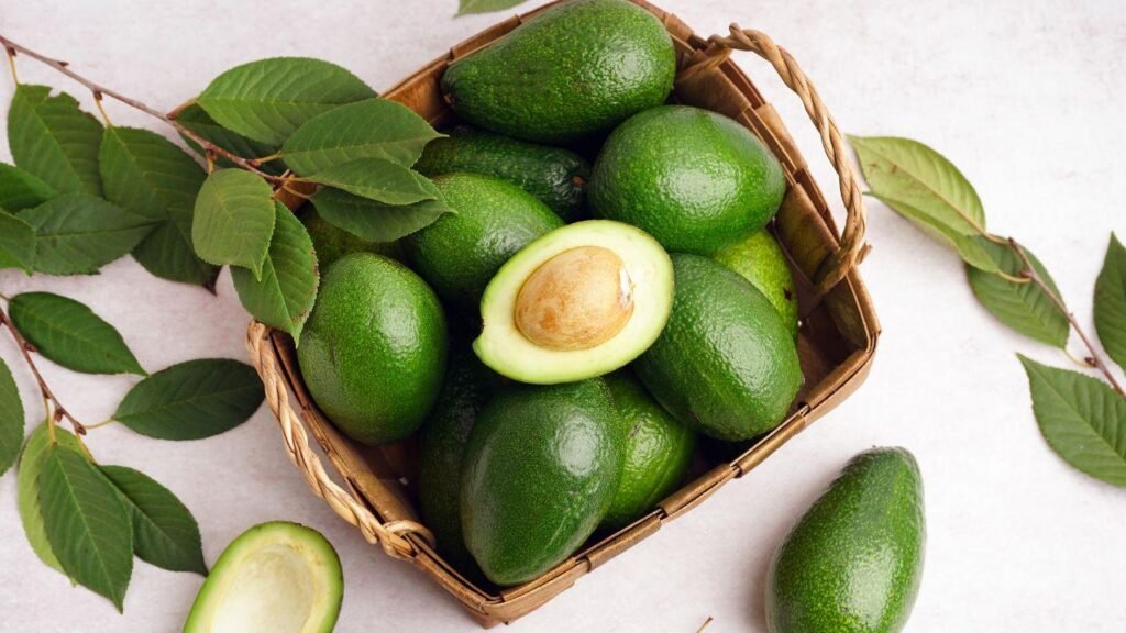 Comprou abacate duro? Truques para amadurecer mais rápido