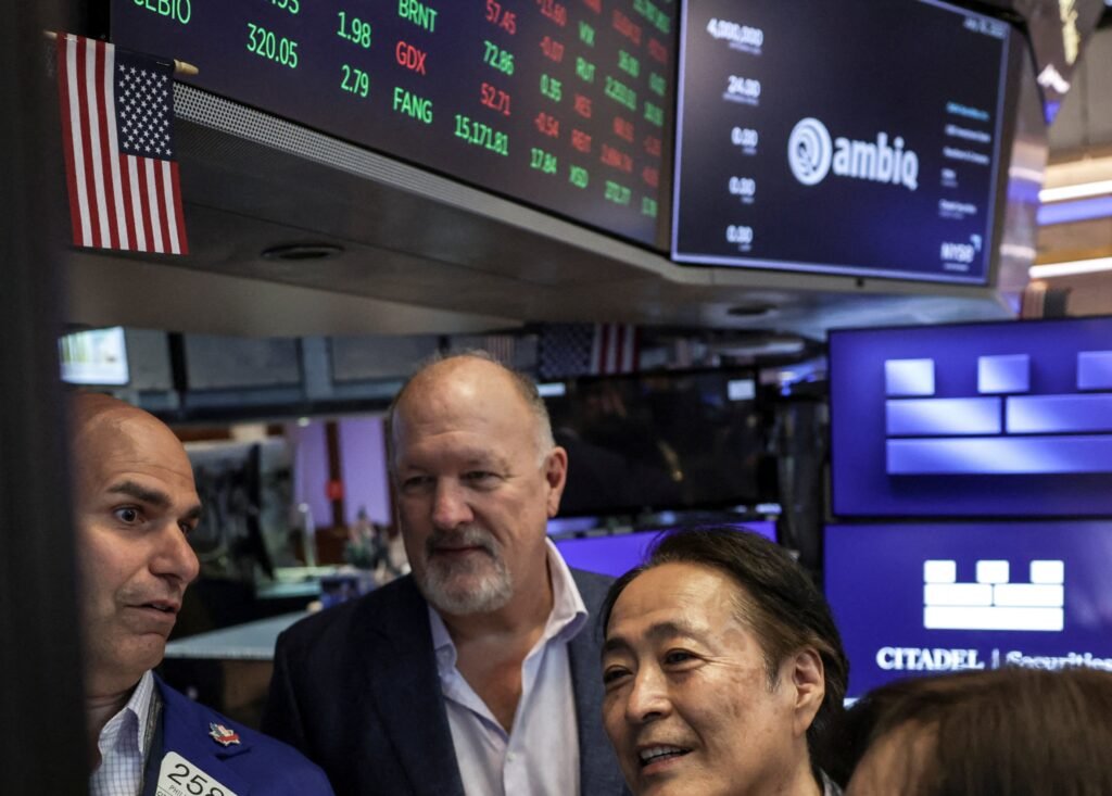 Futuros de NY caem com incertezas sobre novas tarifas de Trump