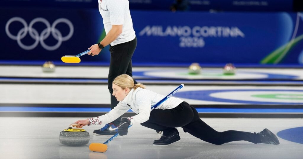 O hóquei feminino começa; Curling da equipe dos EUA derrota Noruega e Suíça