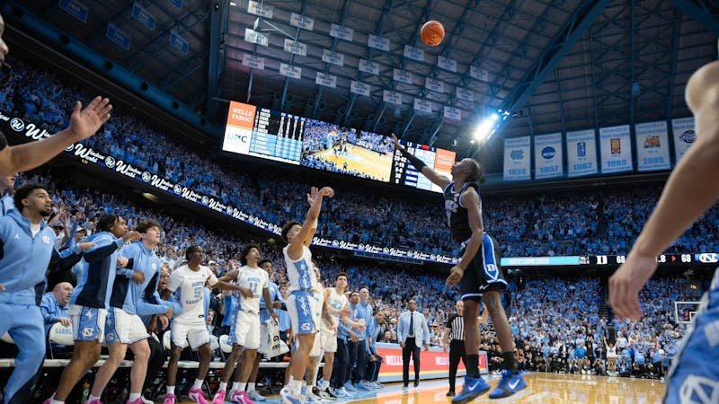 'Eu disse verde': o arremesso da vitória de Seth Trimble eleva o 14º lugar do basquete masculino da UNC sobre o 4º Duke