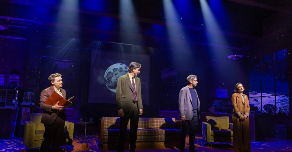 Fotos: Ray Romano, Jenny Slate, Nicholas Braun e Jake Shane estrelam All Out da Broadway