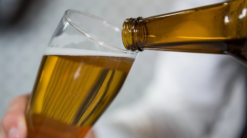 Álcool e medicamentos para controle de peso são combinação perigosa; entenda o riscos