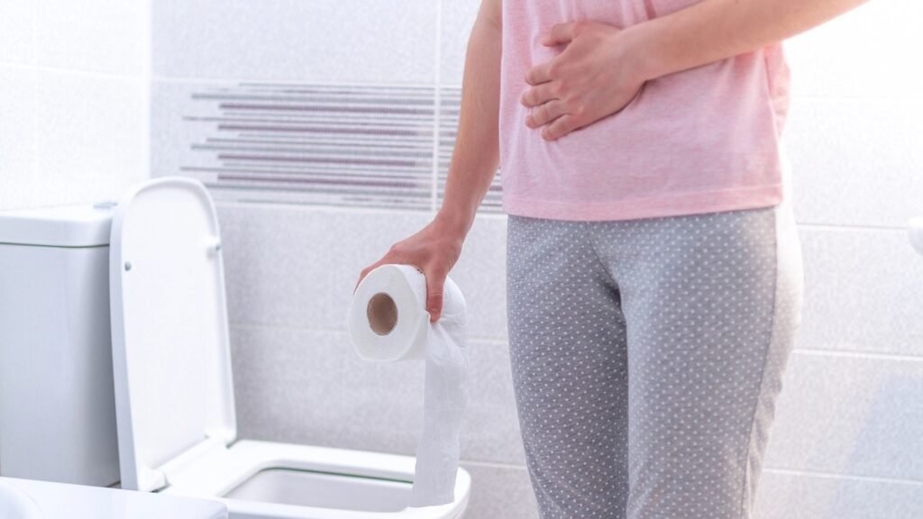 Diarreia: como se cuidar em casa e quando buscar atendimento médico