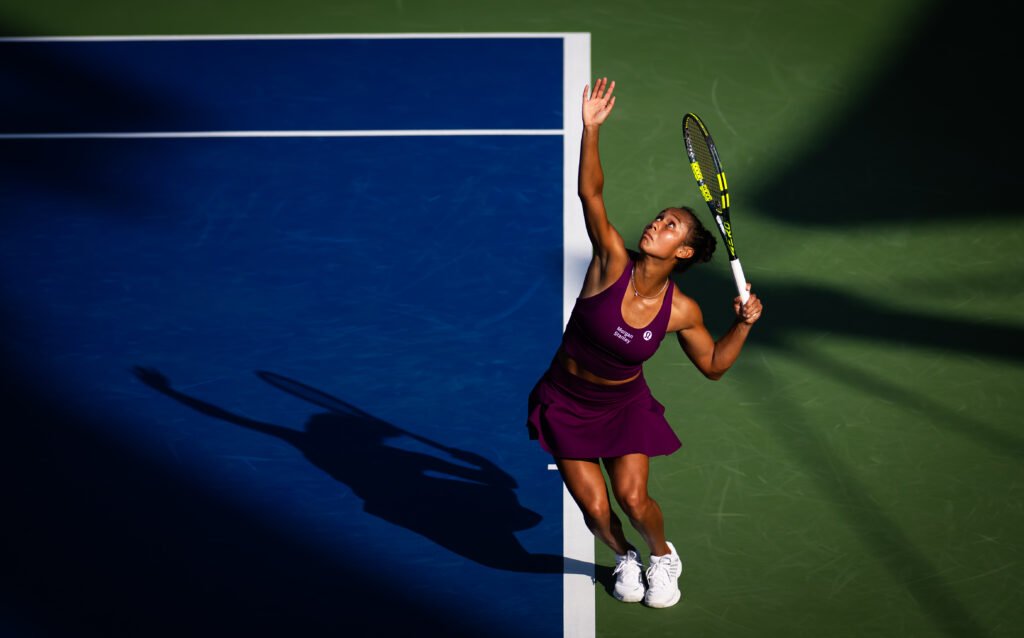 Fernandez se recupera para Dubai vencer Samsonova, número 13